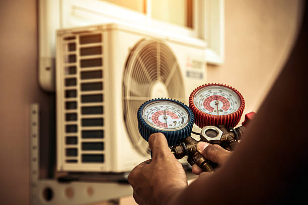 Professional Ac Installation technician working in Duxbury, MA